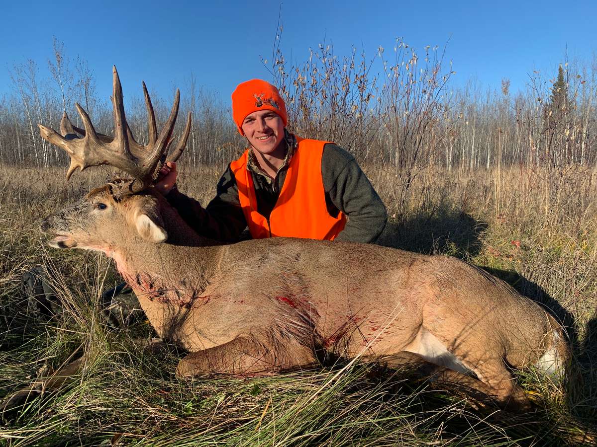 Guided Whitetail Deer Hunts Ontario Canada Whitetail Outfitter